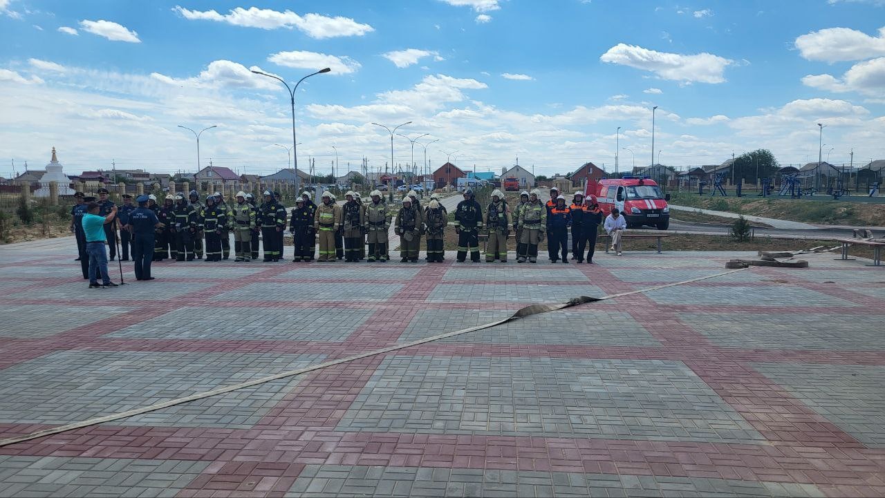 Сегодня в с.Троицкое прошли тренировочные пожарно-тактические учения по теме управление силами и средствами подразделений.